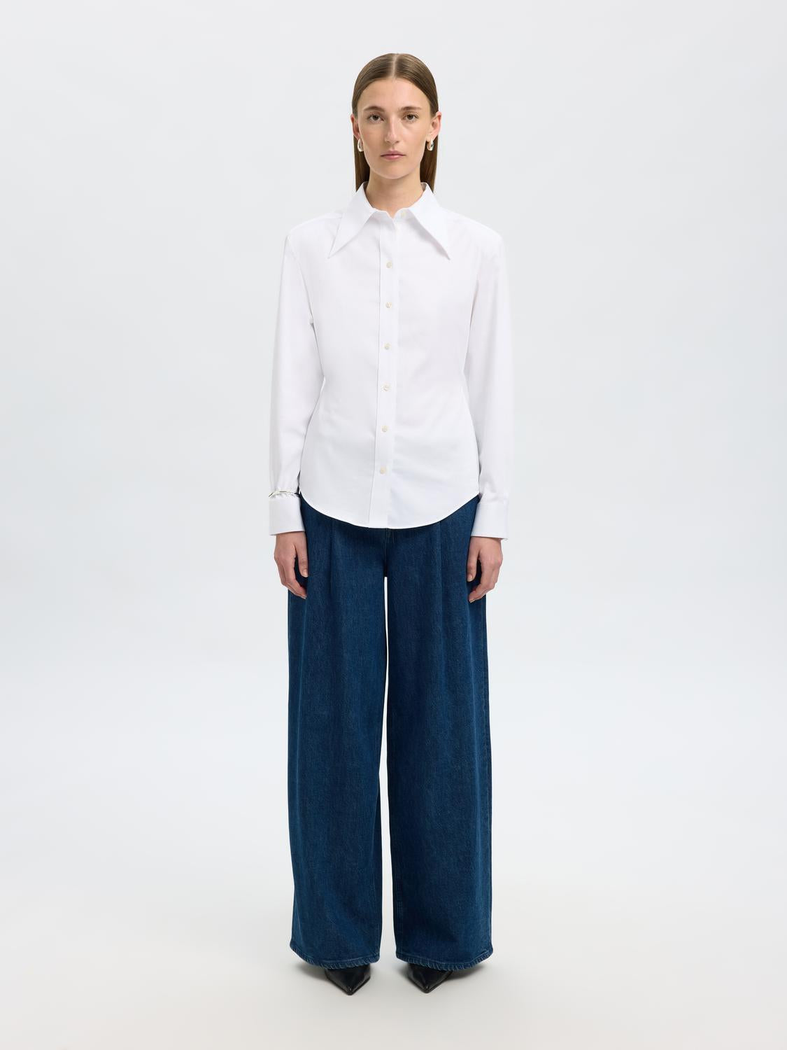 model_shot-front_full